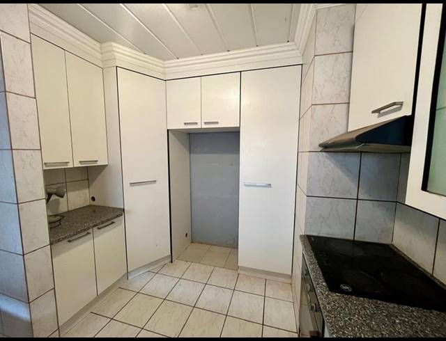 2 BEDROOM APARTMENT FOR SALE IN VANDERBIJLPARK CE 3